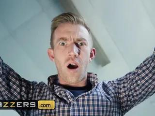 Milfs stehen auf es dicke Schwänze wie Danny D abzuschleppen