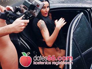 Heißes Punkmädchen fickt auf einer Berliner straße