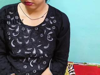 Collegegirl Desi gibt Blowjob in der Öffentlichkeit