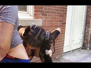 Lebhafte nasser Blowjob mit der kanadische Amateurin