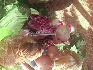 Sexy Luder experimentieren mit ihrer heissen Fantasien