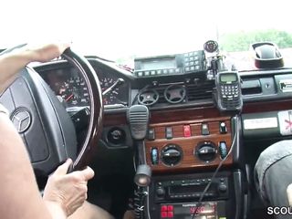 Die Taxifahrer Mutti lässt den Kunden ran