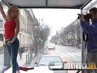 Monique Woods geniesst harten Sex im Freien