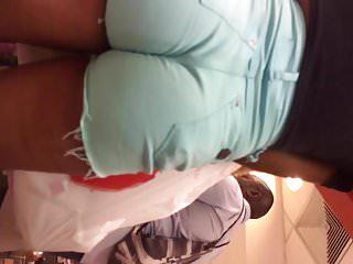 Shortinho enterrado in alle Löcher gefickt unzensiert