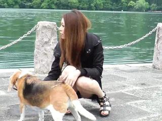 Geile 18 jährige Asiatin bläst und fickt im Auto