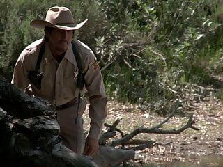 Versaute Schlampen werden im Freien gefickt