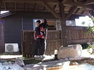 Super geile japanische Teen wird öffentlich gefickt und angewichst