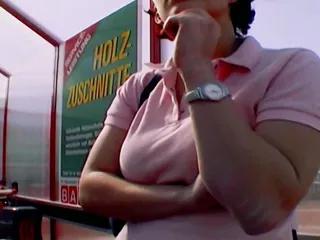 Vollbusige deutsche Tussi genießt einen geilen Fick